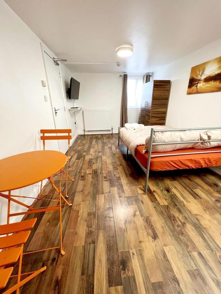 Woodgreen House Hotel Londen Buitenkant foto